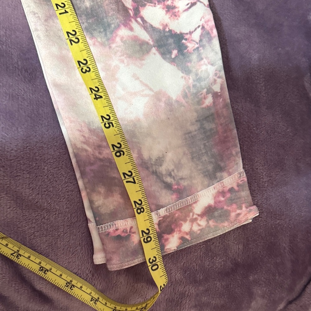 Ardene Pastel Pink, Cream & Gray Tie-Dye Capri Leggings NWT - Picture 14 of 16